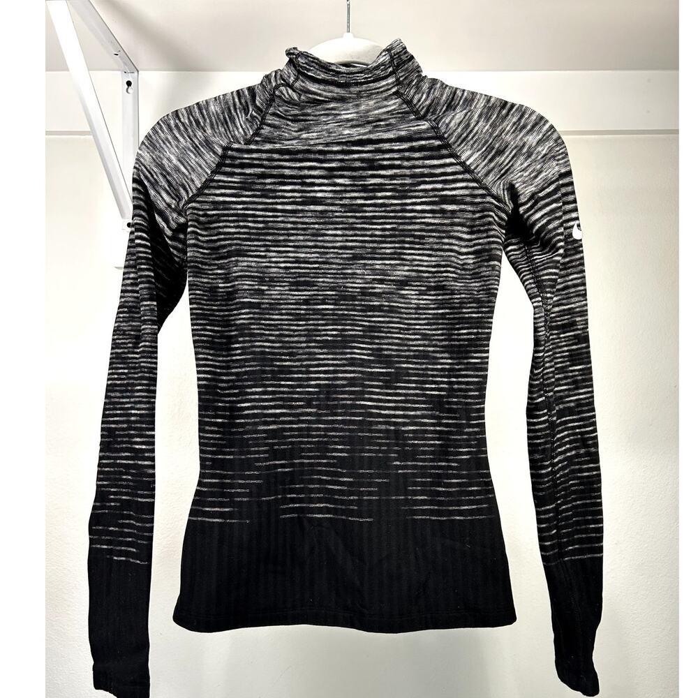 Nike Pro Hyperwarm Long‎ Sleeve Mock Neck T-Shirt Women’s Size XS Striped